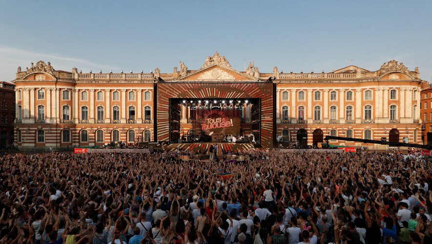 photo de la fête de la musique sur la place du Capitole à Toulouse